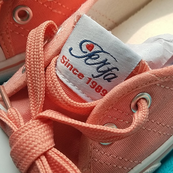 Slip On Canvas Shoes, Sz 8 - Picture 5 of 6